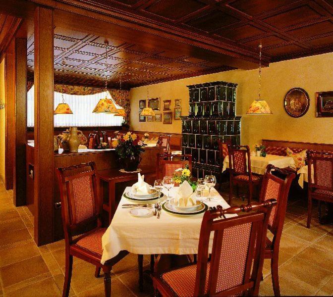 Hotel Wilder Mann Кёнигштайн Экстерьер фото