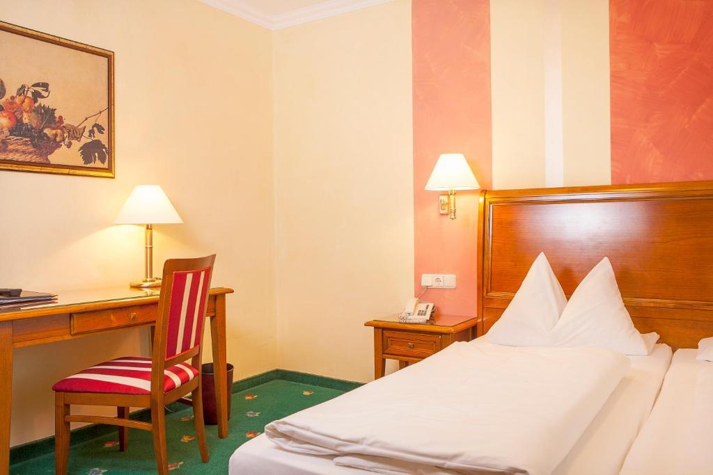 Hotel Wilder Mann Кёнигштайн Экстерьер фото