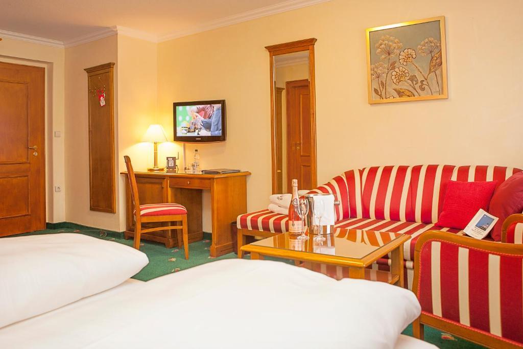 Hotel Wilder Mann Кёнигштайн Экстерьер фото